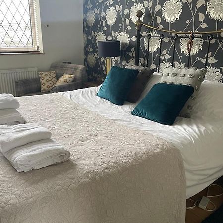 King Size Bed & En Suite Rolled Top Bath Private Lane Harrogate Eksteriør bilde